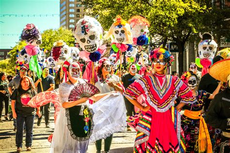 Día de Muertos: Encelebration of Life, Death, and the Culinary Delights of Elvia Carrillo Puerto